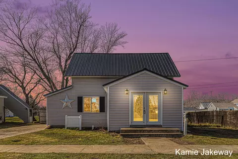 417 River St, Belding, MI 48809