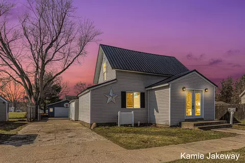 417 River St, Belding, MI 48809 photo 2
