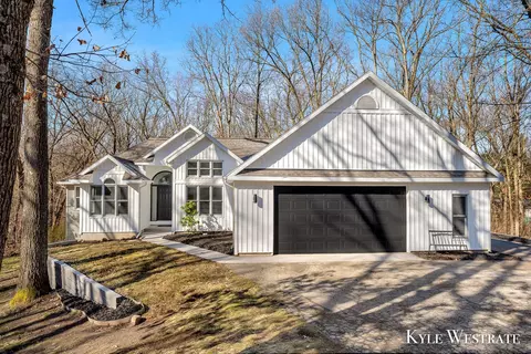 401 Tia Trl SE, Lowell, MI 49331
