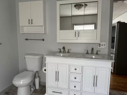 Bath - 615 Seventh St, Baldwin, MI 49304 photo 3 of 7