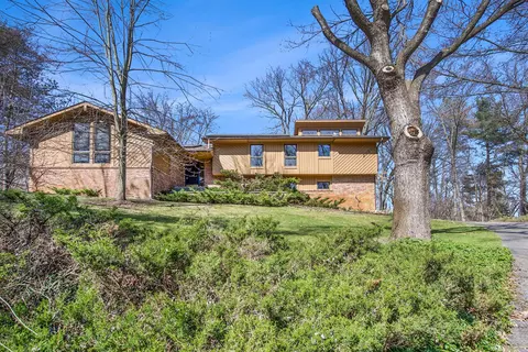 2737 Laurentide Dr, Ann Arbor, MI 48103