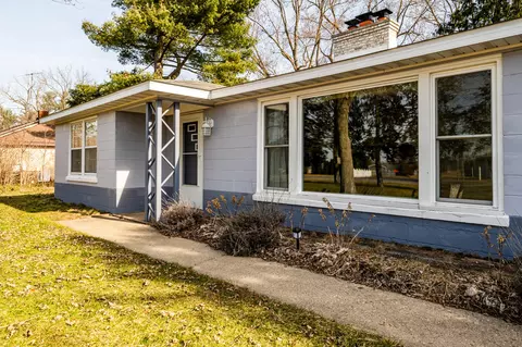 28696 Middle Crossing Rd, Dowagiac, MI 49047