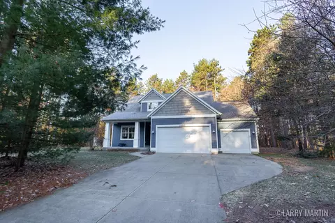 10663 Trailside Woods Dr NE, Rockford, MI 49341