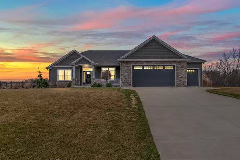 627 Blackberry Dr, Coldwater, MI 49036