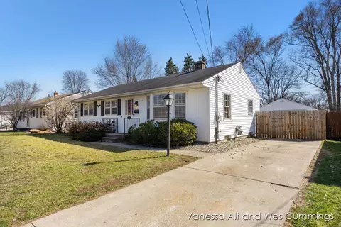 1664 Den Hertog St SW, Wyoming, MI 49519