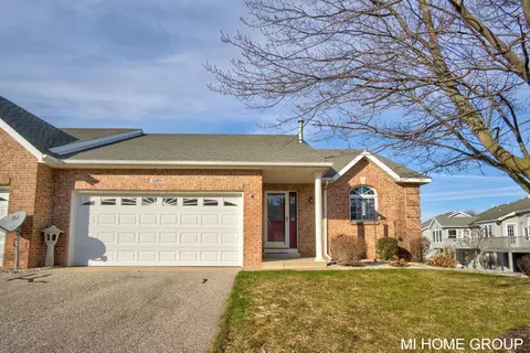 12911 Sapphire Pkwy, Holland, MI 49424