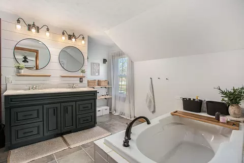Bath - 408 Exchange St, Spring Lake, MI 49456 photo 4 of 4