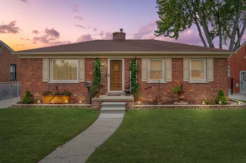 11321 Mayfield St, Livonia, MI 48150