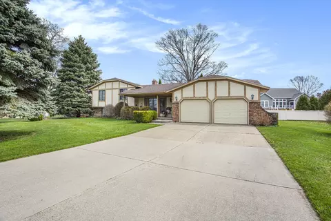 5420 Palm Dale Ct, Wyoming, MI 49519