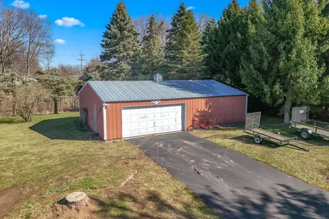 Exterior - 384 Francine Dr, Tekonsha, MI 49092 photo 4 of 16