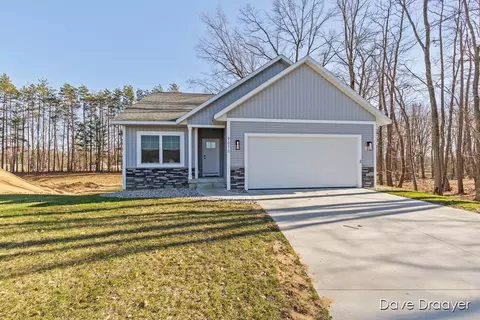 9070 Weston Dr, Coopersville, MI 49404