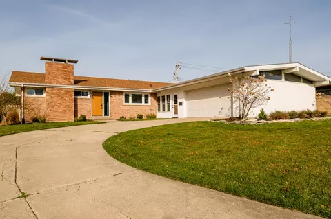 2910 Willa Dr, St. Joseph, MI 49085