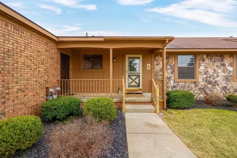 12360 Nantucket Dr, South Lyon, MI 48178