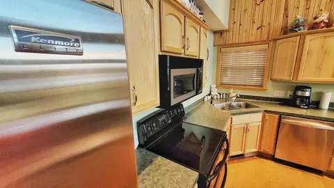 Kitchen - 1660 Beaver Rd, Bitely, MI 49309 photo 8 of 8