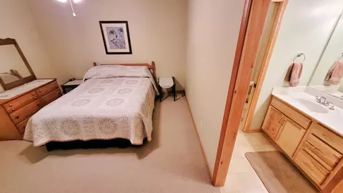 Bedroom - 1660 Beaver Rd, Bitely, MI 49309 photo 4 of 5