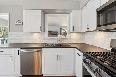Kitchen - 11283 Pinewood Dr, Jerome, MI 49249 photo 4 of 5
