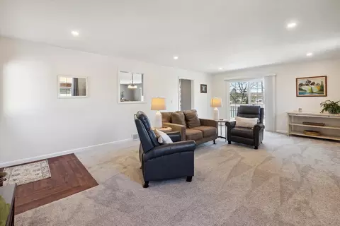 Living - 11283 Pinewood Dr, Jerome, MI 49249 photo 4 of 7