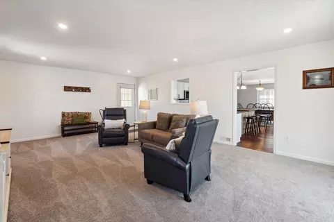 Living - 11283 Pinewood Dr, Jerome, MI 49249 photo 3 of 7