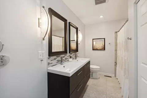 Bath - 11283 Pinewood Dr, Jerome, MI 49249 photo 1 of 4