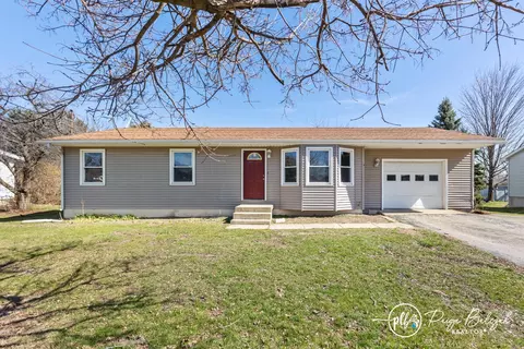76 N Kent St, Kent City, MI 49330