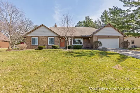 4944 Cedar Ridge Dr NE, Grand Rapids, MI 49525