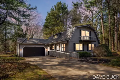 3325 Elderwood Ave, Holland, MI 49424