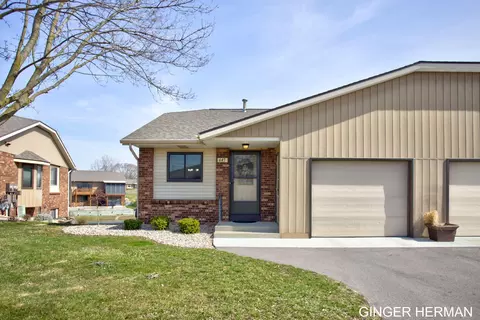 645 Waterview Ct SW, Grandville, MI 49418