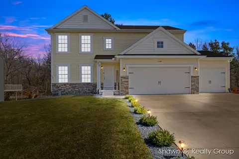 9340 Pier Pl, West Olive, MI 49460
