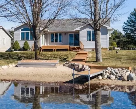 7181 Holiday Dr, Canadian Lakes, MI 49346