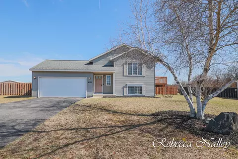 6135 Autumn Ridge Dr, Greenville, MI 48838