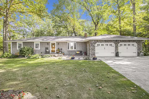 10975 Hankerd Rd, Pleasant Lake, MI 49272