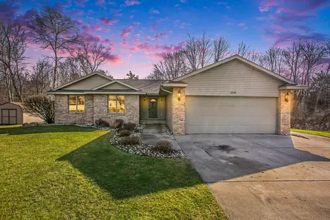 3696 Lo Al Dr, Ravenna, MI 49451