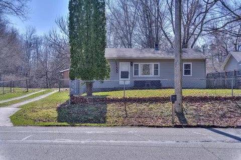 425 E Bellevue St, Leslie, MI 49251