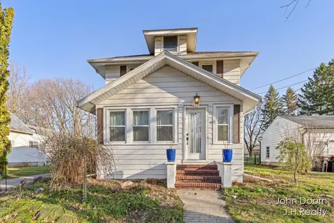521 Emmons St SE, Caledonia, MI 49316