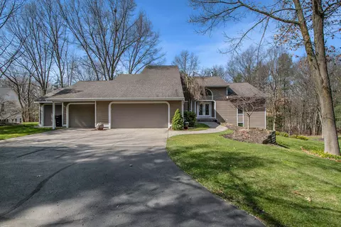 7770 Cascade Rd SE, Grand Rapids, MI 49546