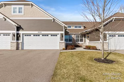 10163 E Crossroads Cir SE #37, Caledonia, MI 49316
