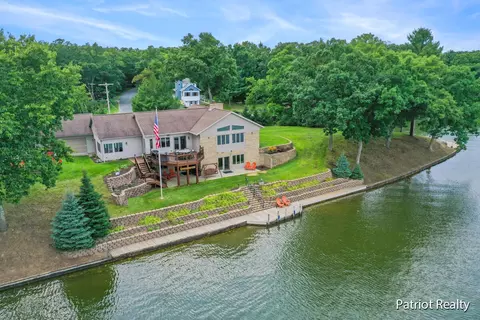 8494 Vista Dr, Newaygo, MI 49337