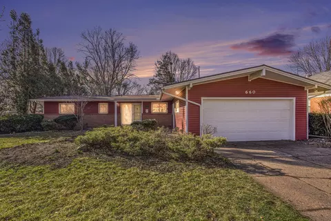 660 Russwood St NE, Grand Rapids, MI 49505