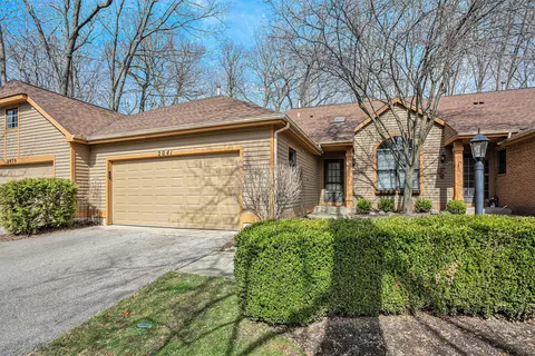 2041 N Cross Creek Dr SE, Grand Rapids, MI 49508