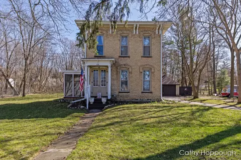 628 N Jefferson St, Ionia, MI 48846