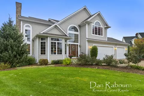 3881 Shorewood Ct, Grandville, MI 49418