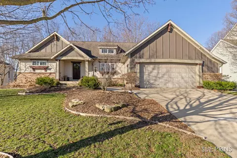 7889 Meadowood Dr, Hudsonville, MI 49426