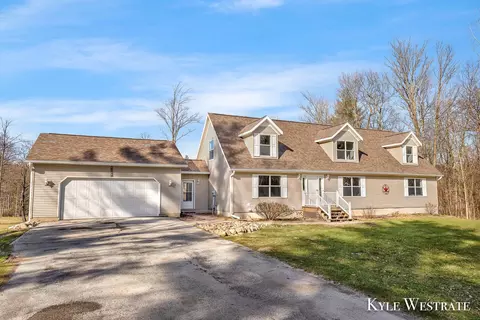 7158 Riverwood Dr, Belding, MI 48809 photo 2