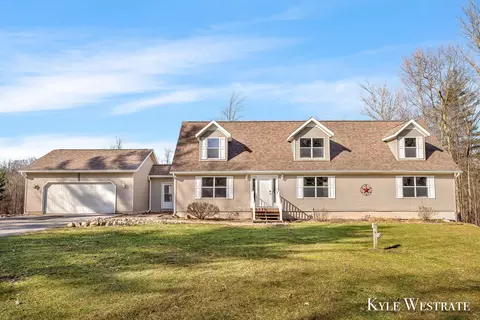 7158 Riverwood Dr, Belding, MI 48809