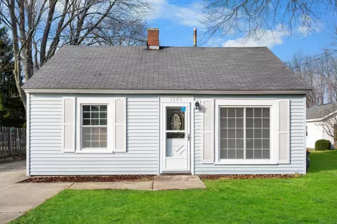 1305 W 32nd St, Holland, MI 49423
