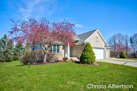 2551 Gracepoint Ct #41, Caledonia, MI 49316