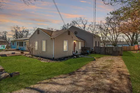 2909 Sunshine Ter, Waterford, MI 48329