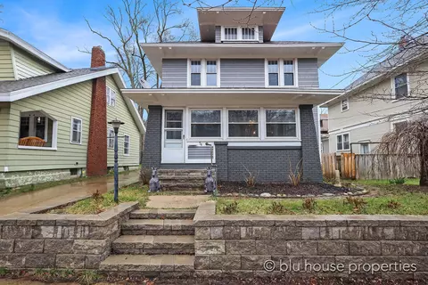 54 Carlton Ave SE, Grand Rapids, MI 49506