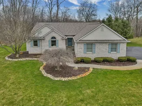 11230 Youngstree Ct, Davisburg, MI 48350