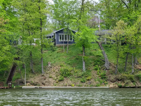 11628 S Lake Chapin Rd, Berrien Springs, MI 49103